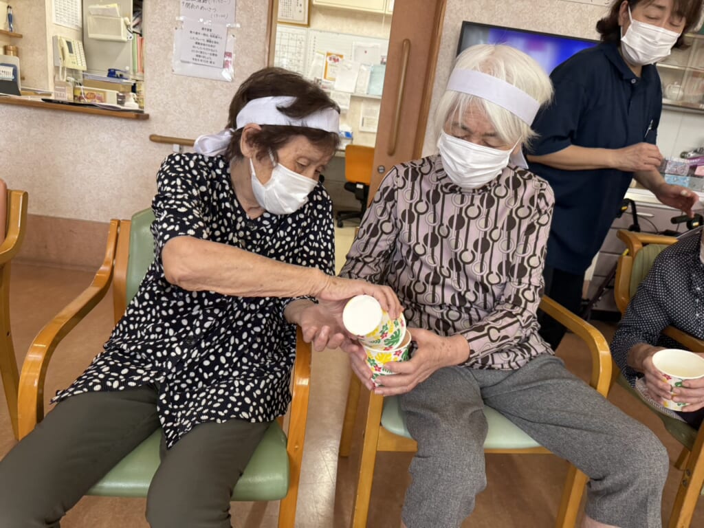 競技を楽しむデイサービス利用者さま